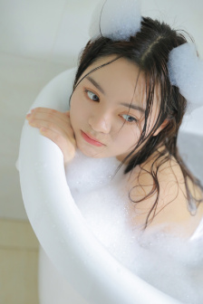 鬓边不是海棠红